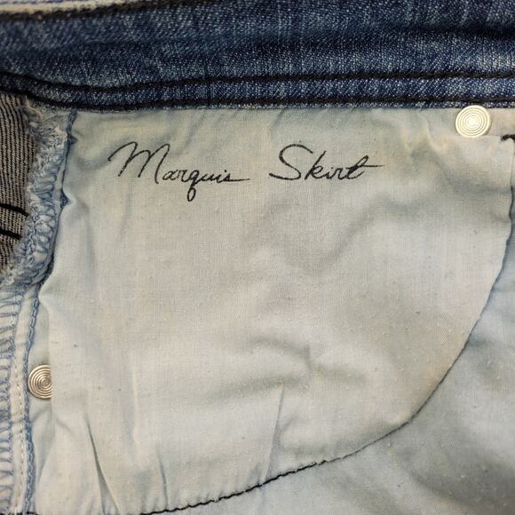 Chicos Platinum Marquis Denim Skirt with Front Vent size 1 (size 8) - Picture 10 of 11